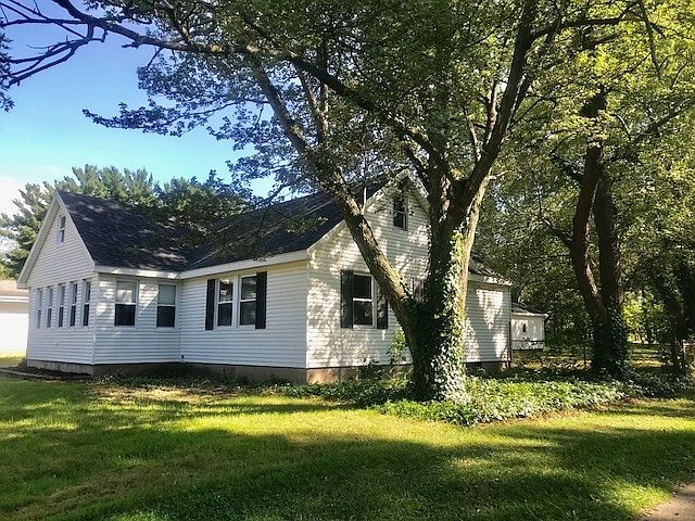 Completely Remolded 3bd 1.5 Bath Home on a County Size Lot