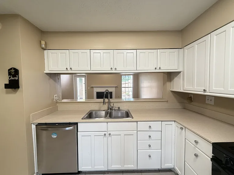 208 Wedgewood Way — Photo 6