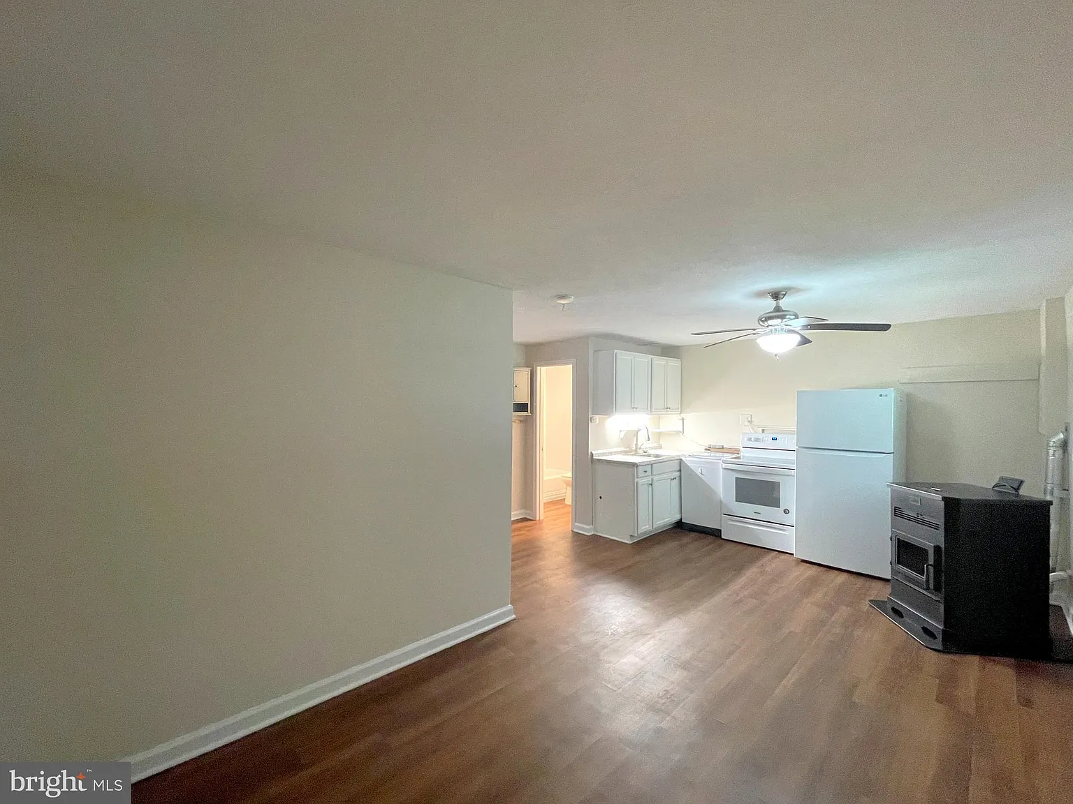 1 bed, 1.0 bath, 882 sqft, $1,245 — Photo 3