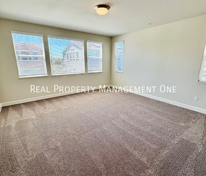 407 Ghiggeri Dr — Photo 16