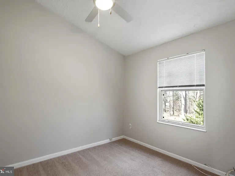 704 Suffield Dr — Photo 15