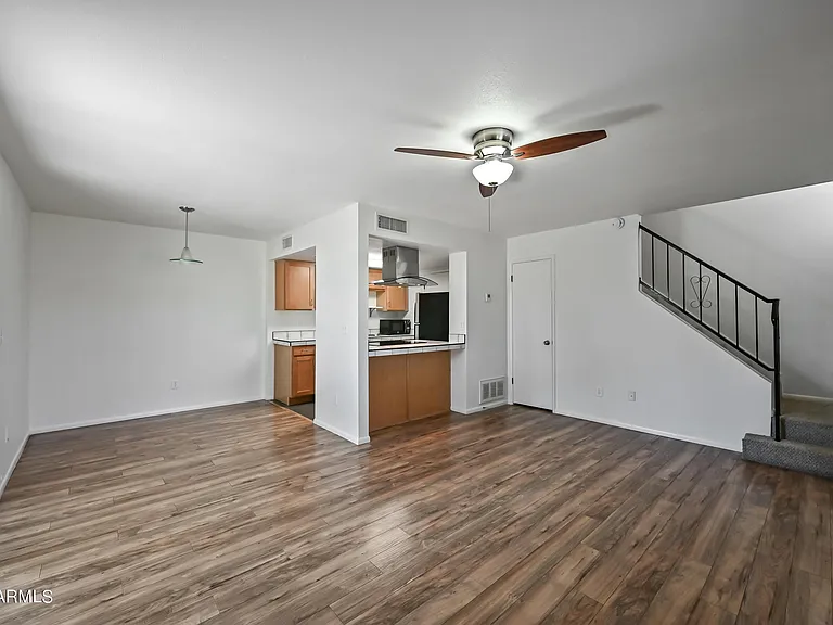 729 E Cochise Dr #B — Photo 4