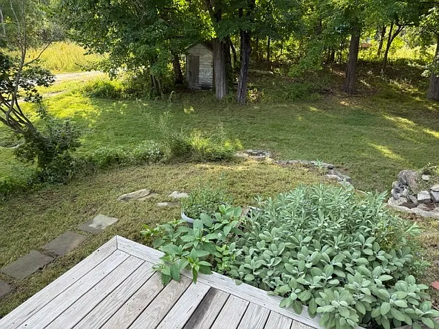 3 bed, 2.5 bath, 1828 sqft, $4,000 — Photo 2