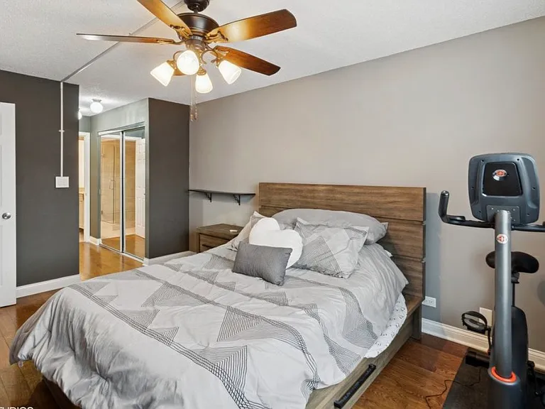 601 W Huntington Commons Rd #305 — Photo 11