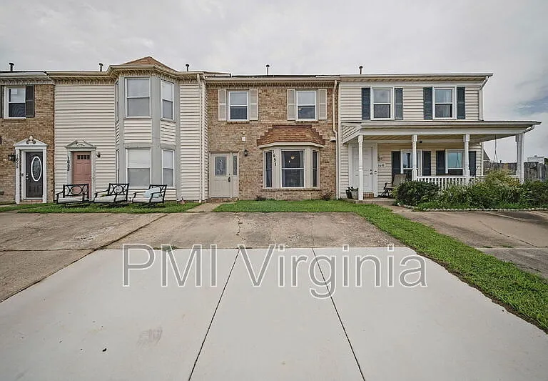 1651 Mantane Arch — Photo 1