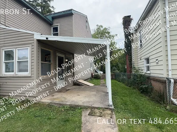 58 Carbon St, Pine Grove, PA 17963