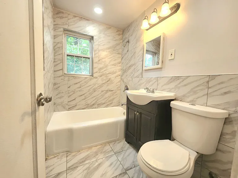 96 Forest Hill Pkwy #65M — Photo 6