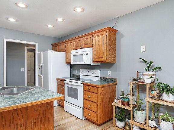 5th image of 410 Haylee Ct