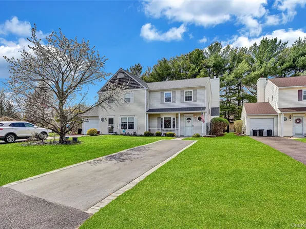 4 Dove Path, Coram, NY 11727