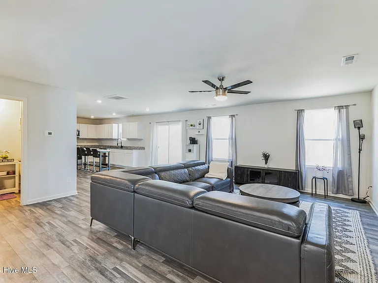 1253 Manor Dr — Photo 8