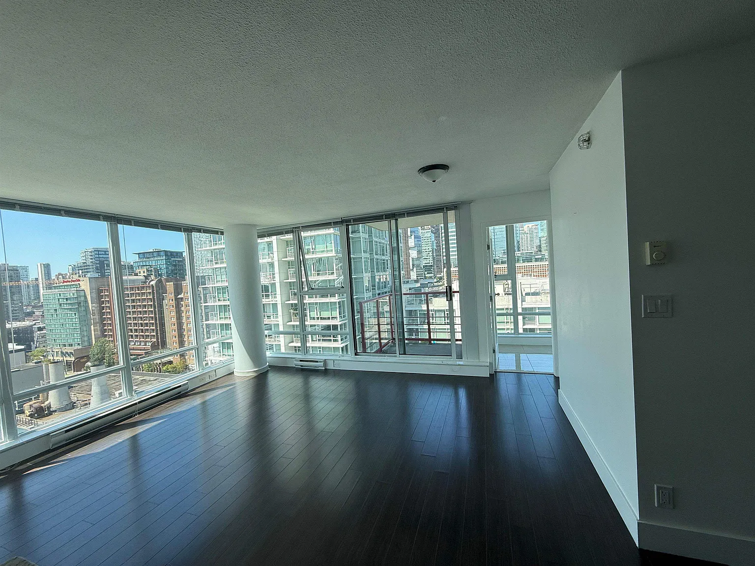2 bed, 955 sqft, $3,600 — Photo 1
