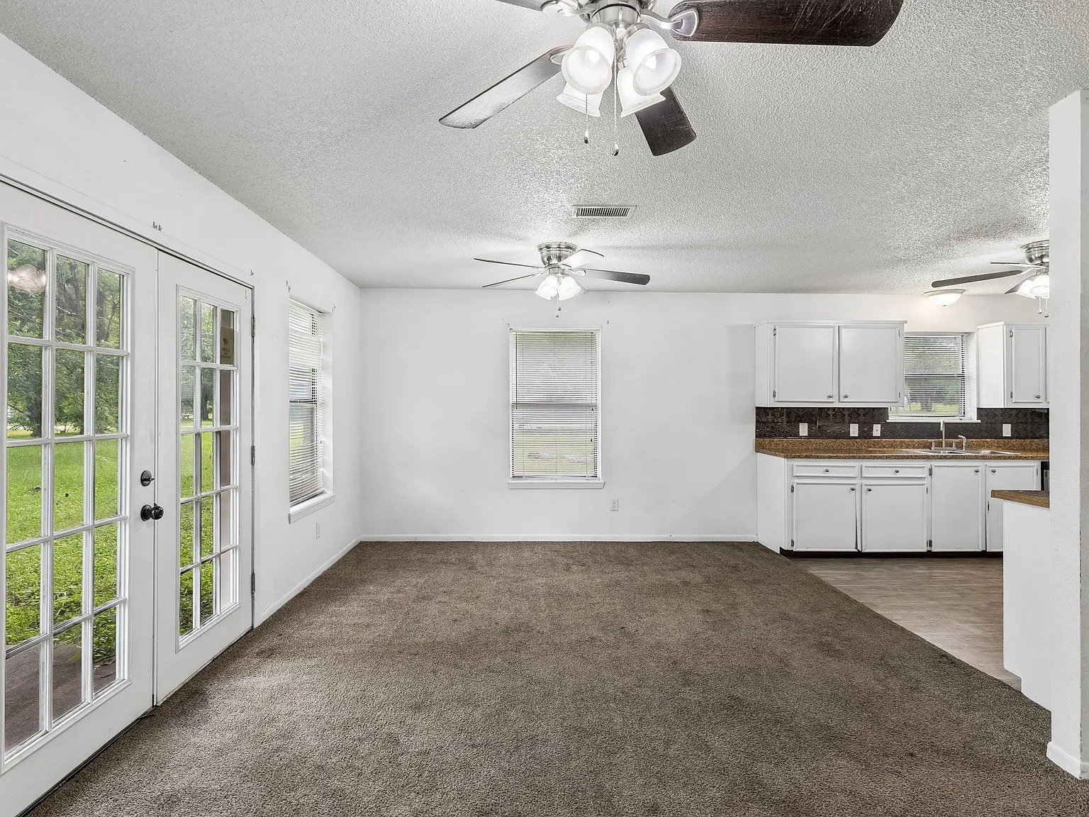 3 bed, 1170 sqft, $1,650 — Photo 3