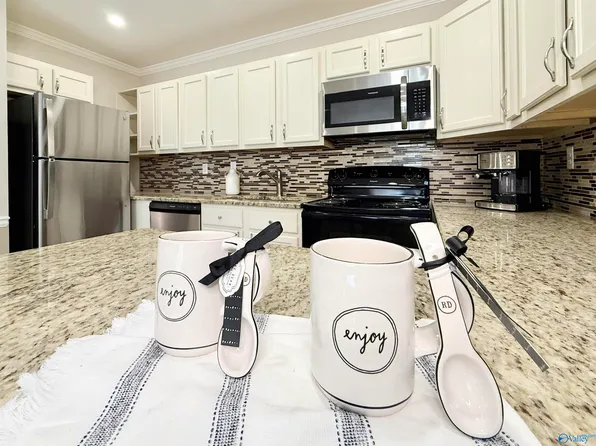 6618 Willow Pointe Dr NW #E, Huntsville, AL 35806