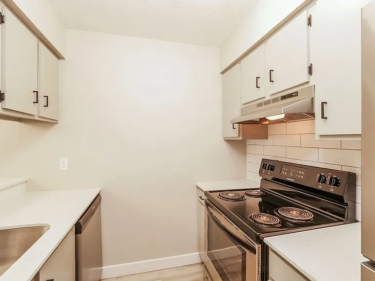 Hunters Glen Apartments — Photo 29