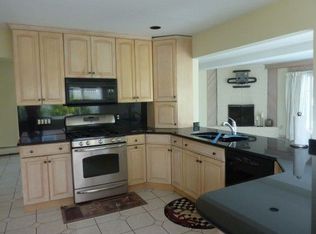 31 Piper Ct, West Islip, NY 11795