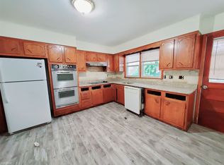 7 Hackett Cir S, Stamford, CT 06906