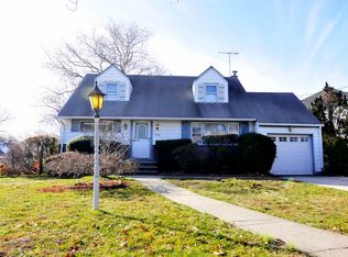 3836 Park Ave, Seaford, NY 11783
