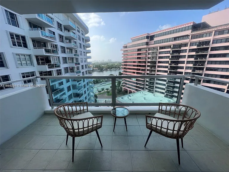 5161 Collins Ave #1211 — Photo 9