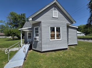 208 Burkett St, Benton, IL 62812