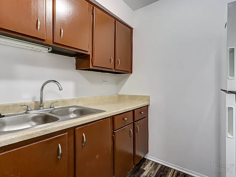 Tivoli Apartments — Photo 6