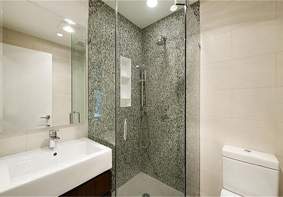 5th image of 431 W 44th St Fl 1