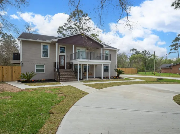 4509 Country Club Dr, Dickinson, TX 77539