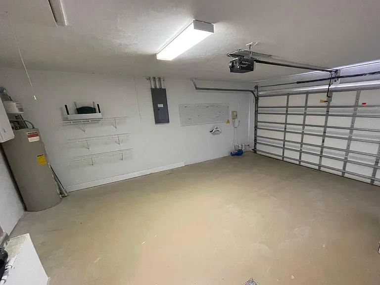 664 Wellesley Ct — Photo 17