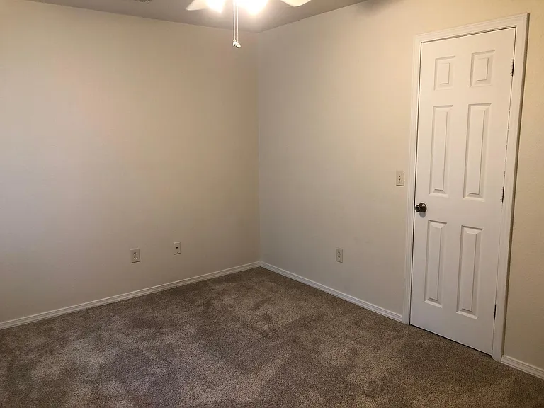 1942 N Pine Valley Dr — Photo 6