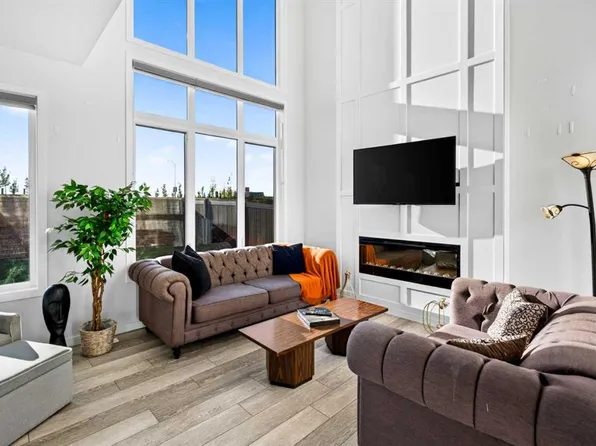 215 E Mallard Grv SE, Calgary, AB T3S 0B1