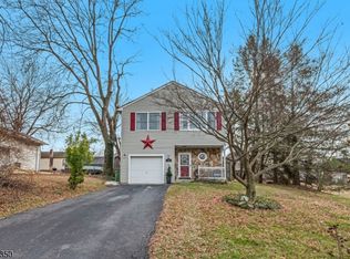 20 Park Ave, Lopatcong Twp., NJ 08865