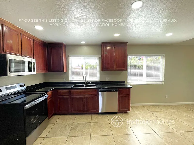 560 E Wigeon Way — Photo 6