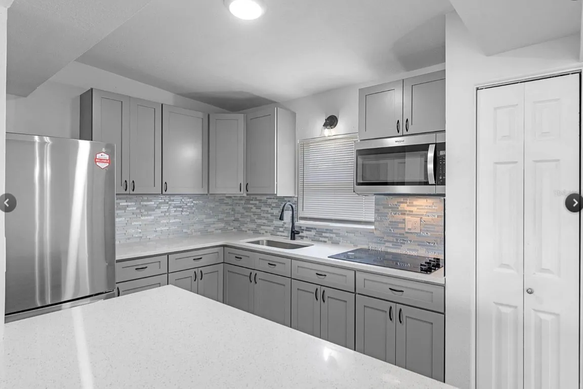 3 bed, 1255 sqft, $2,100 — Photo 2