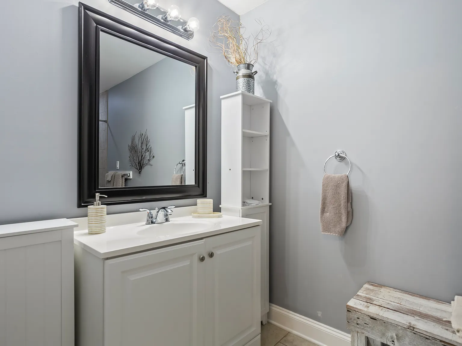 736 Maple Dr SE — Photo 4