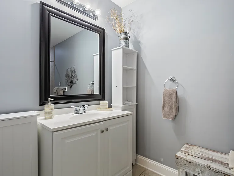 736 Maple Dr SE — Photo 5