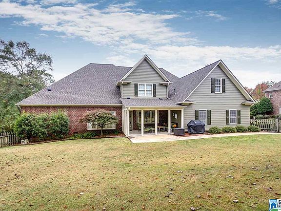 5th image of 2135 Woodledge Dr