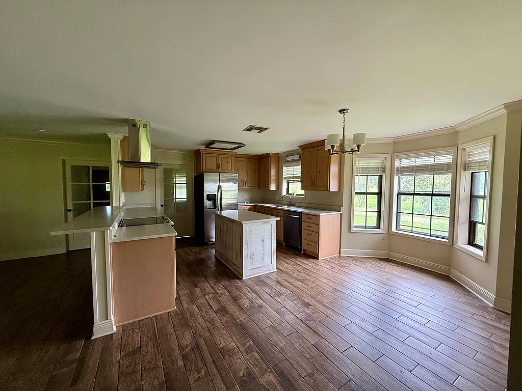 3 bed, 2.5 bath, 1700 sqft, $2,000 — Photo 3