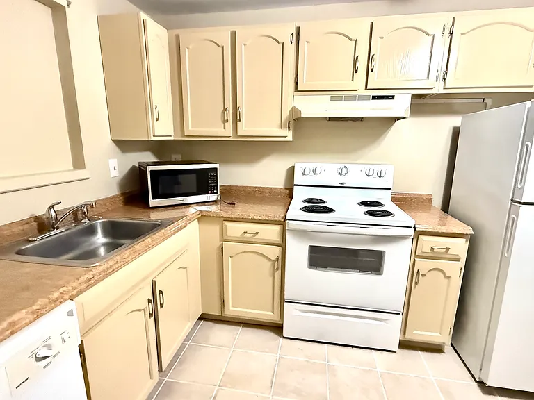 21 Amato Dr #I — Photo 2