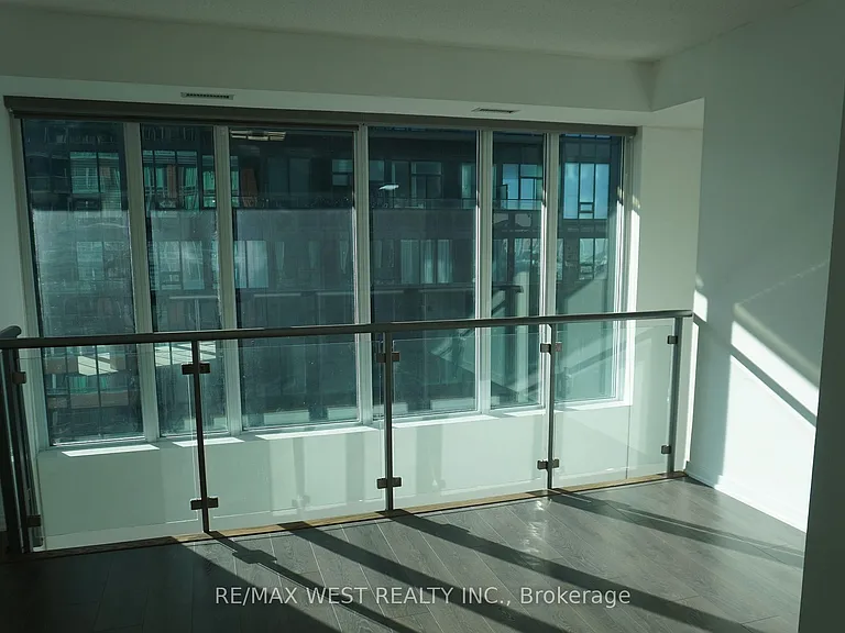150 E Liberty St #812 — Photo 3