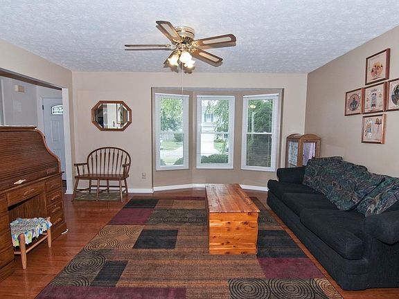 3rd image of 320 Meadowgreen Dr