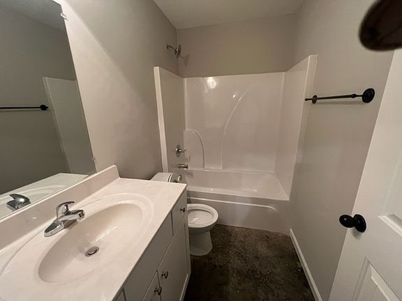 4th image of 2190 Aberdeen Ave