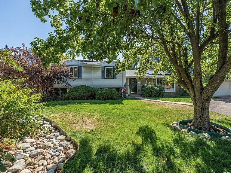 2519 S Krameria St — Photo 10