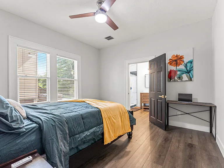 2811 N Market St — Photo 12
