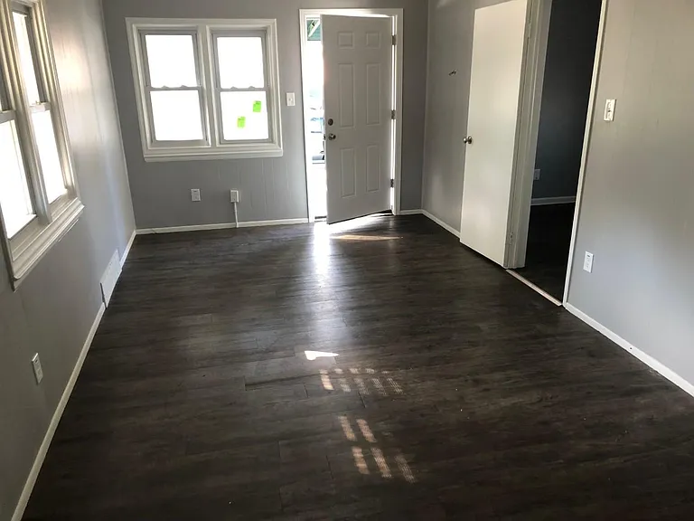 812 Cleophus Pkwy — Photo 2