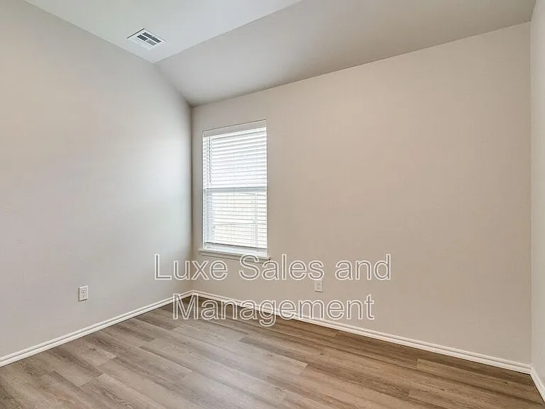 8002 NW 105th Ter — Photo 18