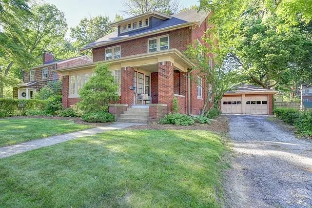 706 W Green St photo 1