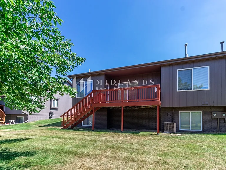 1007 Woodview Dr — Photo 5