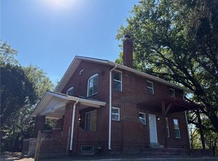 2704 S 17th St, Saint Joseph, MO 64503