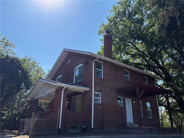 2704 S 17th St, Saint Joseph, MO 64503