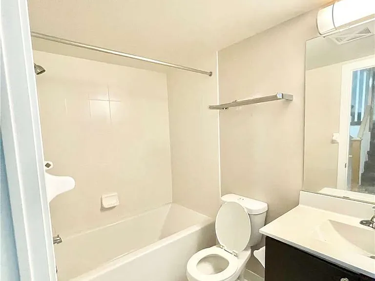 330 Village Green Sq #Townhouse 46 — Photo 8