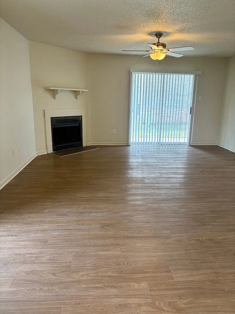 Near LSU - 2 Bedroom 2 Bath Condo — Photo 4